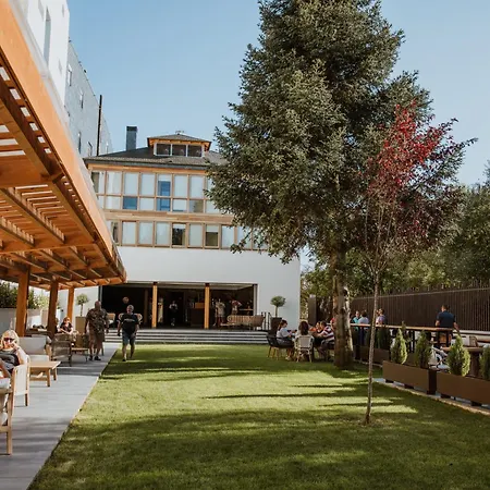 Hotel Miralrio Cacabelos Exterior photo